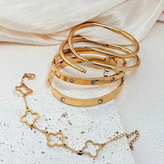 Stainless steel gold four-leaf clover nail bracelet, elegant, suitable for women's daily wear