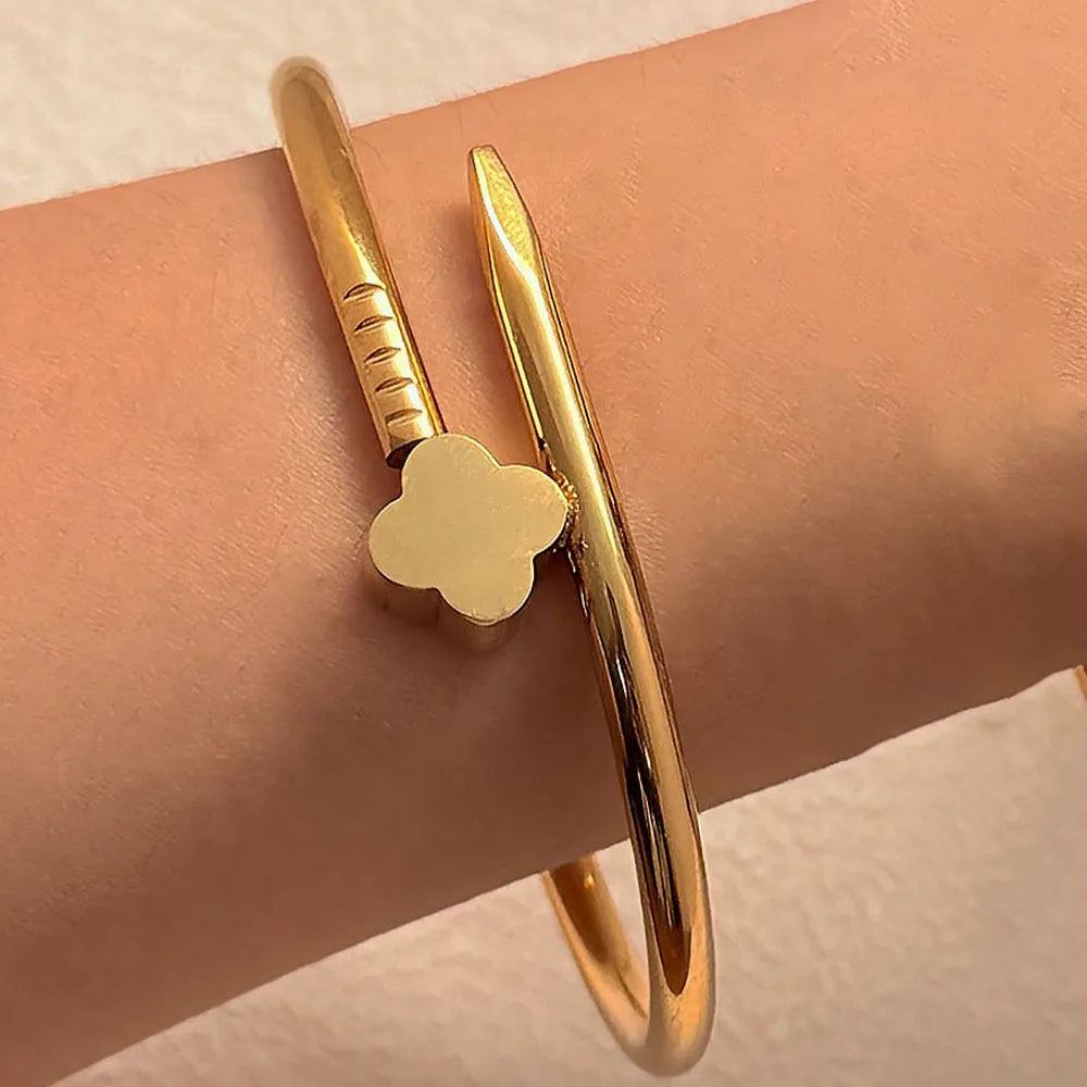 Stainless steel gold four-leaf clover nail bracelet, elegant, suitable for women's daily wear