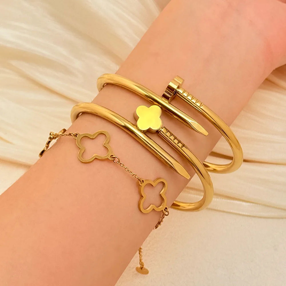 Stainless steel gold four-leaf clover nail bracelet, elegant, suitable for women's daily wear