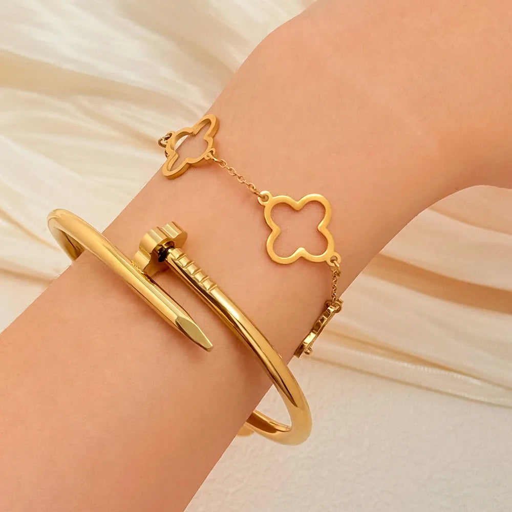 Stainless steel gold four-leaf clover nail bracelet, elegant, suitable for women's daily wear
