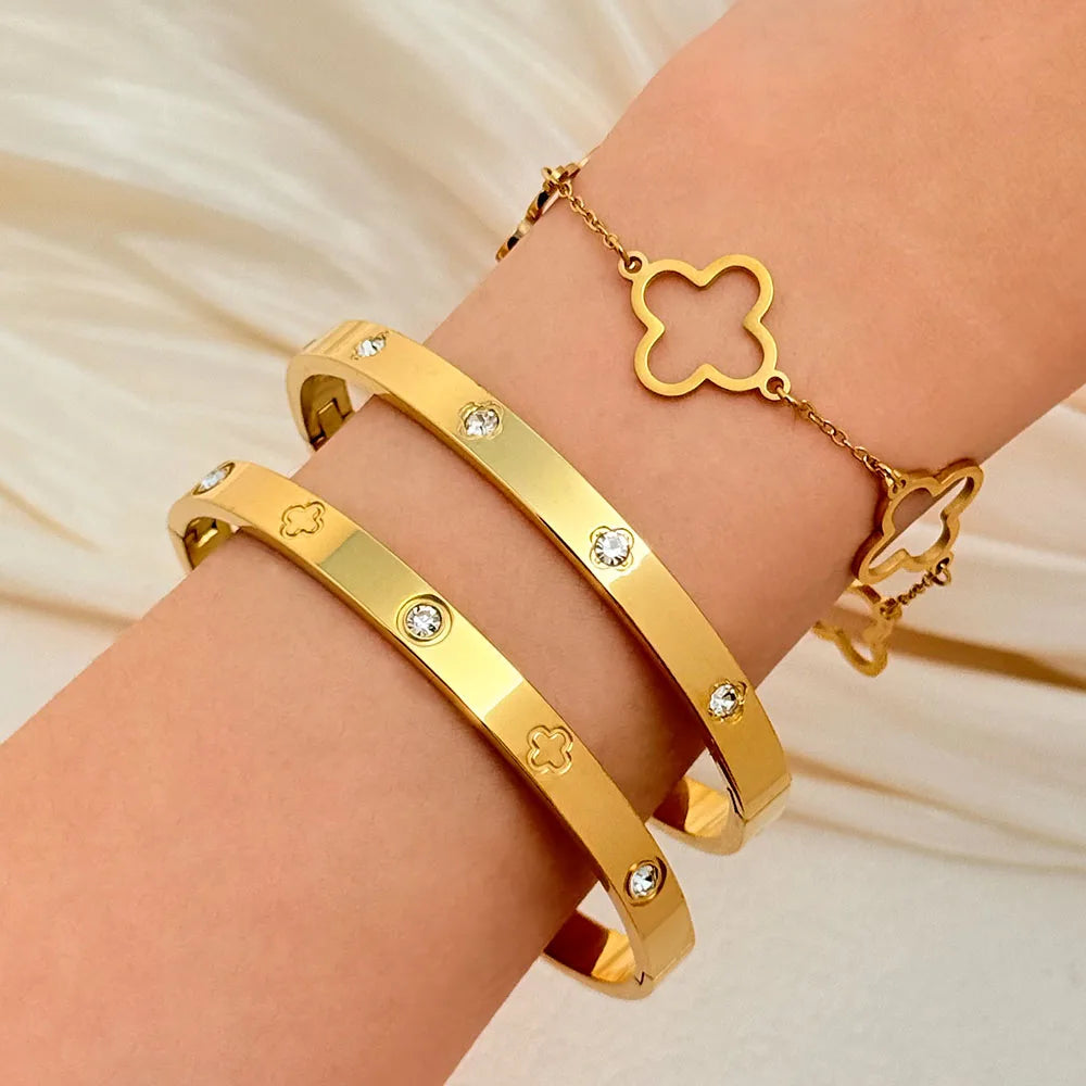 Stainless steel gold four-leaf clover nail bracelet, elegant, suitable for women's daily wear