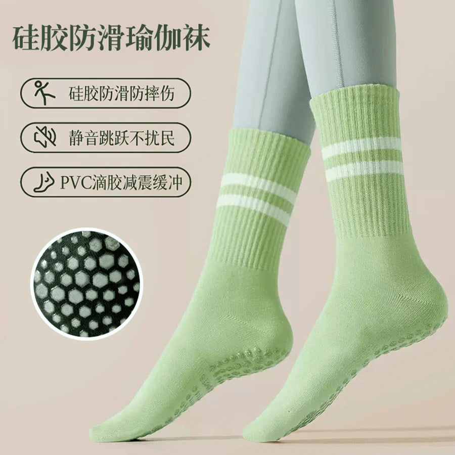 1 pair of women's yoga socks, skipping rope sports socks, Pilates indoor anti slip floor socks, double bar mid leg socks