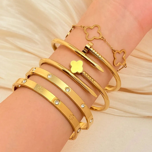 Stainless steel gold four-leaf clover nail bracelet, elegant, suitable for women's daily wear